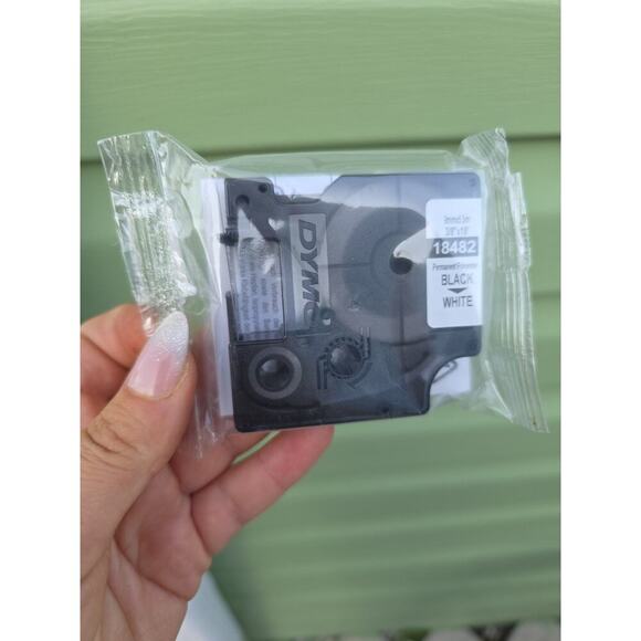 NEW DYMO 18443 Rhino Labels Vinyl Tape 3/8" x 18 feet 9mm x 5.5mm - Picture 14 of 16